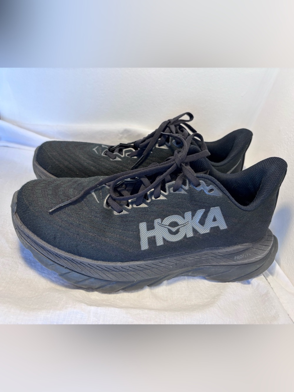 EUC Hoka One One Mach 5 running shoes black/black - Picture 3 of 5
